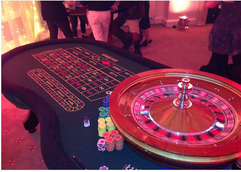 Super Jackpot کیسینو میں بکراٹکھیلیں