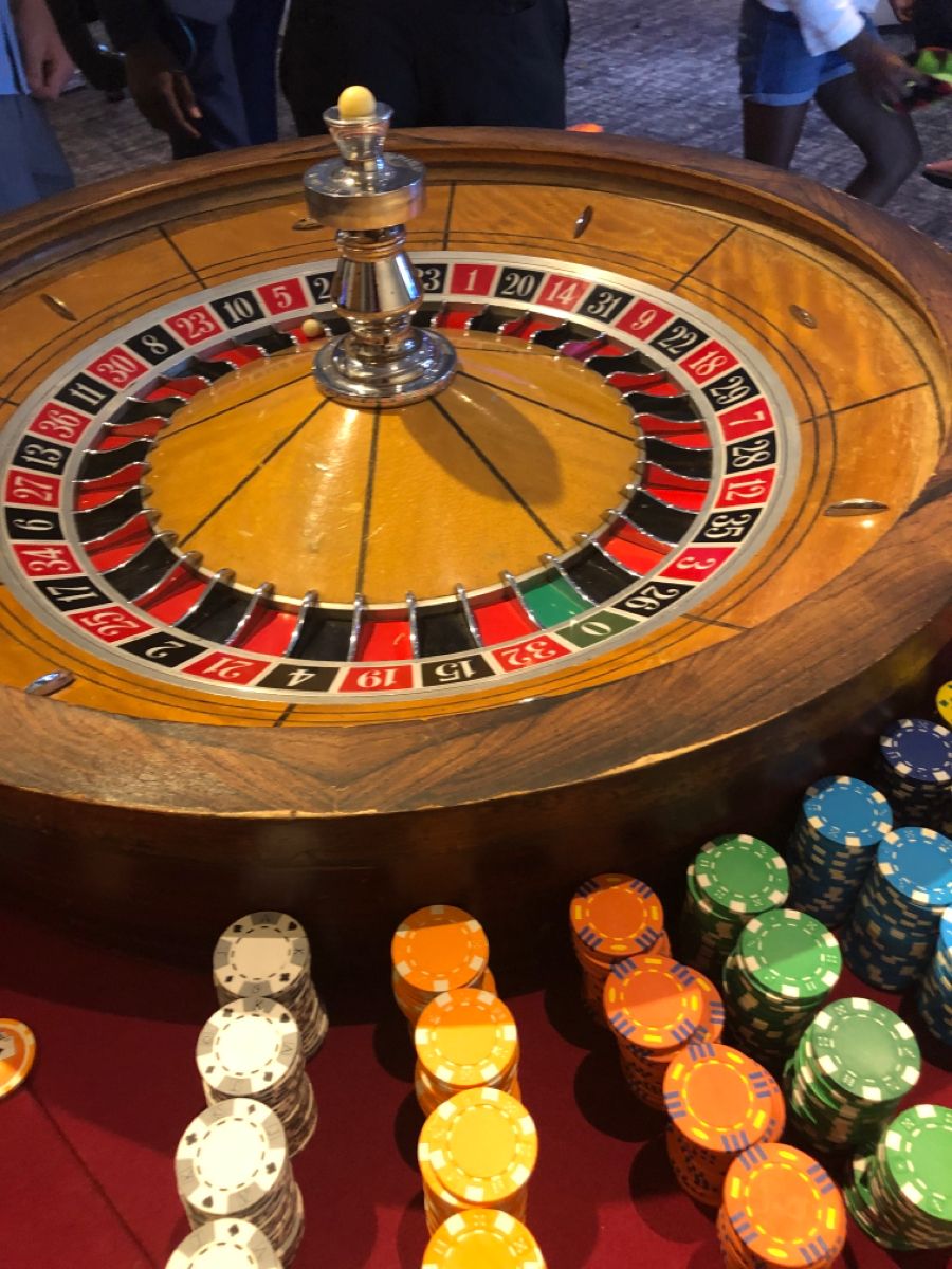 Super Jackpot کھلاڑیوں کے لیے لائیو کیسینو سیکشن